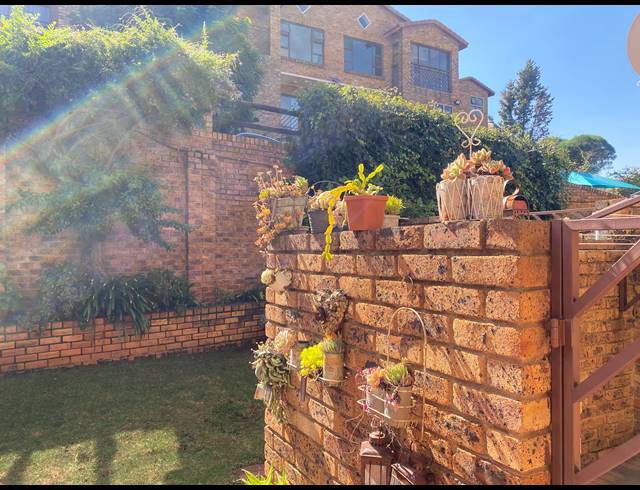 2 BEDROOM TOWNHOUSE FOR SALE IN RIDGEWAY